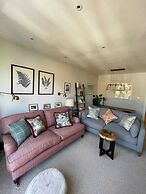 Bright & Stylish 1BD Flat - Wandsworth Town