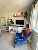 Bright & Stylish 1BD Flat - Wandsworth Town