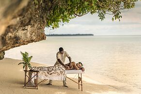 Four Seasons Explorer, Palau - Cruising Resort