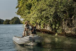 Four Seasons Explorer, Palau - Cruising Resort
