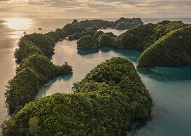 Four Seasons Explorer, Palau - Cruising Resort