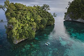Four Seasons Explorer, Palau - Cruising Resort