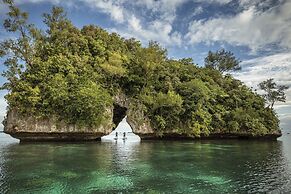 Four Seasons Explorer, Palau - Cruising Resort