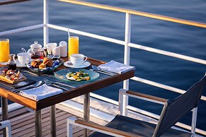 Four Seasons Explorer, Palau - Cruising Resort