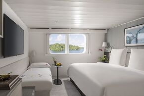 Four Seasons Explorer, Palau - Cruising Resort