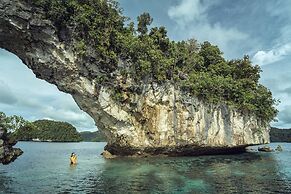 Four Seasons Explorer, Palau - Cruising Resort