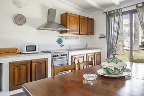 Ognina Apts with pool by Wonderful Italy