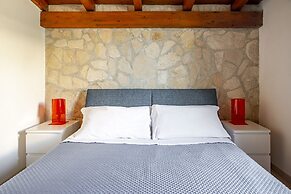 Ognina Apts with pool by Wonderful Italy