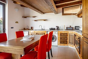 Ognina Apts with pool by Wonderful Italy