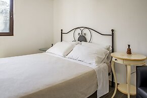 Ognina Apts with pool by Wonderful Italy