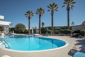 Ognina Apts with pool by Wonderful Italy