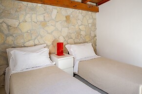 Ognina Apts with pool by Wonderful Italy