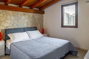 Ognina Apts with pool by Wonderful Italy