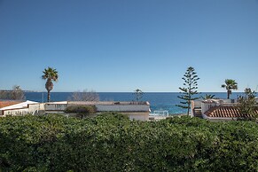 Ognina Apts with pool by Wonderful Italy