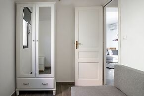 Ognina Apts with pool by Wonderful Italy