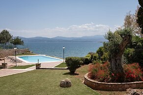 Eretria Luxurious Seafront Villa
