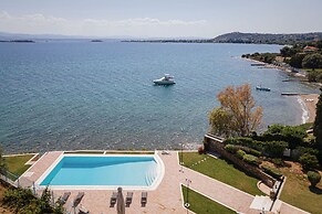 Eretria Luxurious Seafront Villa