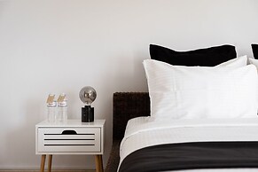 Eretria Luxurious Seafront Villa