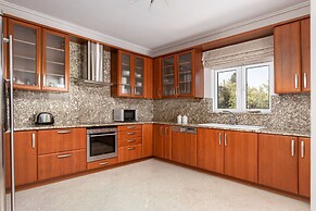 Eretria Luxurious Seafront Villa