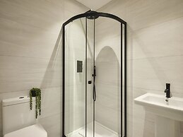 Fulham  Hestercombe House by Viridian Apartments