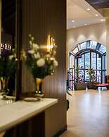 The Eliot Hotel & Banquet