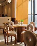 The Eliot Hotel & Banquet