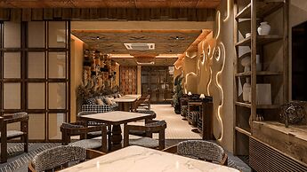 The Eliot Hotel & Banquet