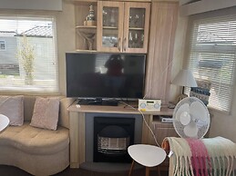 Pets Stay Free 2 Bedroom Caravan at Heacham Beach