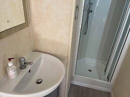 Pets Stay Free 2 Bedroom Caravan at Heacham Beach