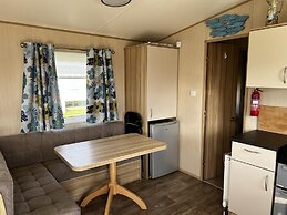 pet Free 2 Bedroom Caravan With Decking at Heacham