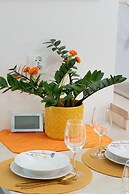 Sunny Seaside Apartment by Renters