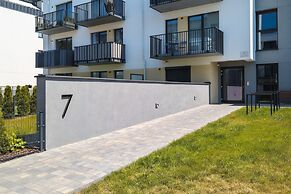 Sunny Seaside Apartment by Renters