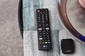 Sunny Seaside Apartment by Renters