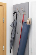 Sunny Seaside Apartment by Renters