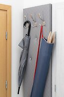 Sunny Seaside Apartment by Renters