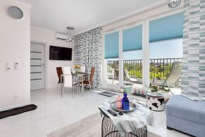 Sunny Seaside Apartment by Renters