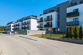 Sunny Seaside Apartment by Renters