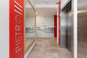 Sunny Seaside Apartment by Renters