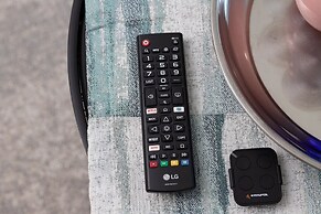 Sunny Seaside Apartment by Renters