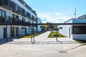 Sunny Seaside Apartment by Renters