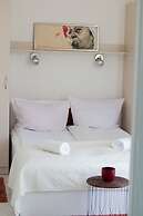 Sunny Seaside Apartment by Renters