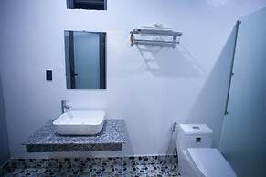 YoLo Pool Bar Villas