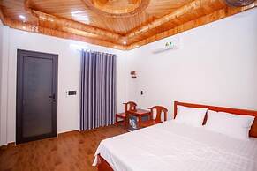 YoLo Pool Bar Villas