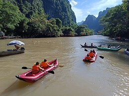 YoLo Pool Bar Villas