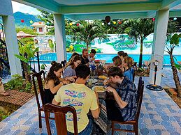 YoLo Pool Bar Villas