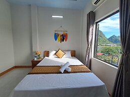 YoLo Pool Bar Villas