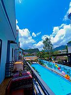 YoLo Pool Bar Villas