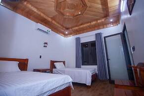 YoLo Pool Bar Villas