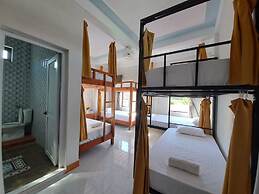 YoLo Pool Bar Villas