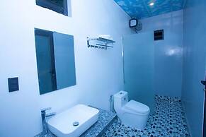 YoLo Pool Bar Villas